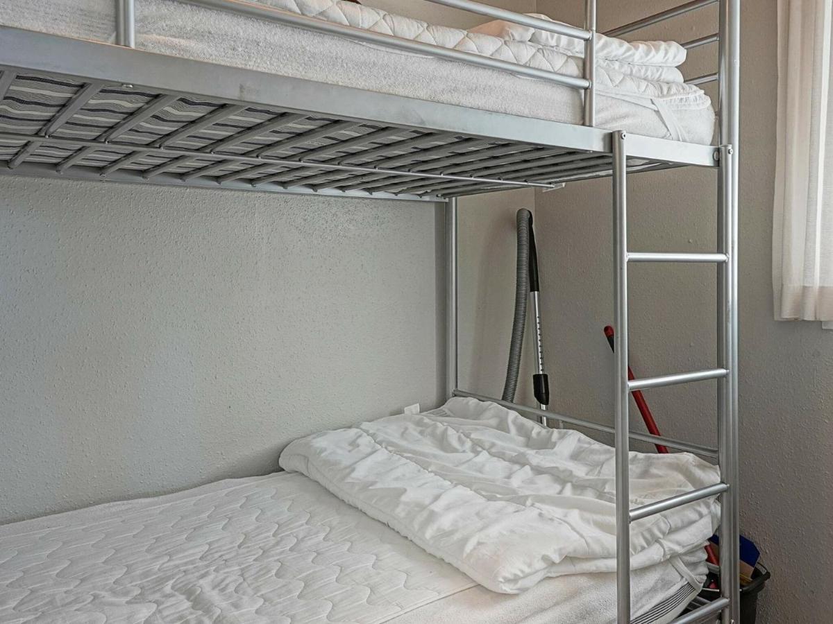 Three-Bedroom Holiday Home In Hasle 3 Vang  Номер фото
