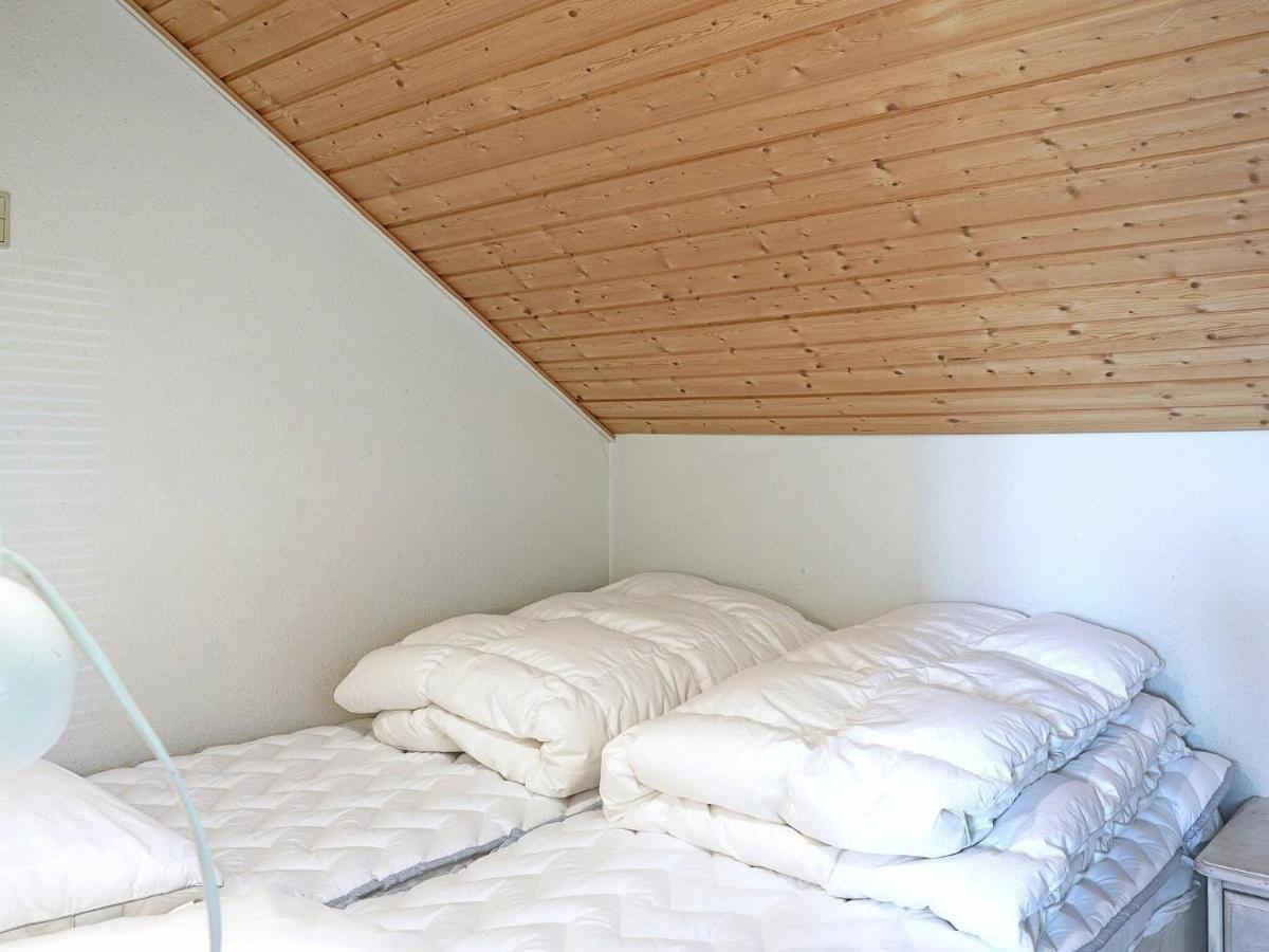 Three-Bedroom Holiday Home In Hasle 3 Vang  Номер фото